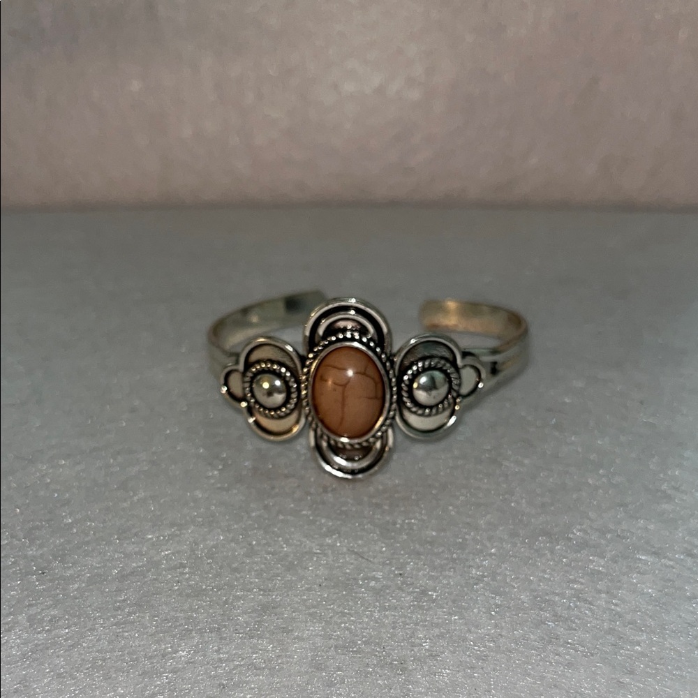 Silver Tone Metal Bracelet.